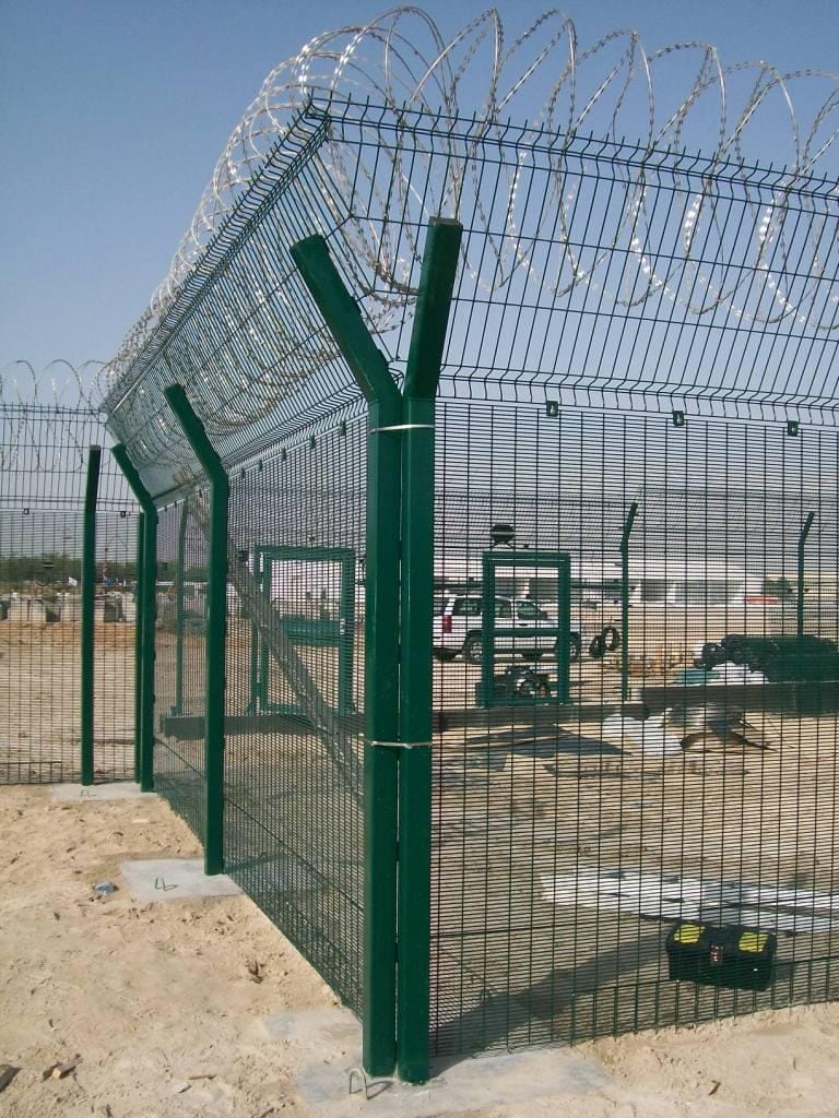 Welded wire mesh fence
