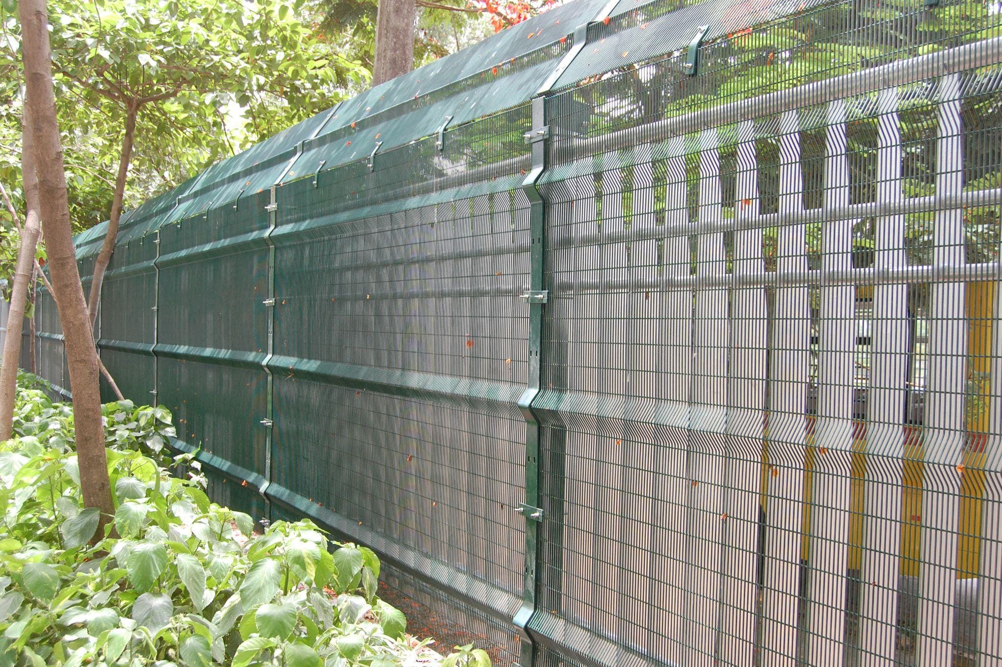 Welded wire mesh fence Welded wire mesh fence